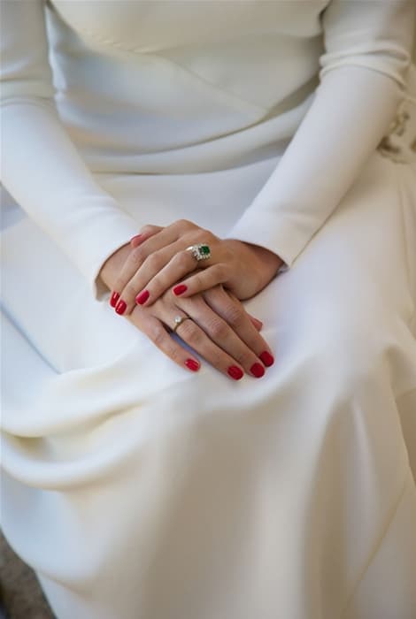 manicura para novias uñas pintadas de rojo brillante