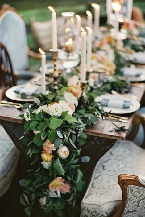 banquete boda decoracion 04 camino de mesa floral