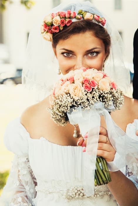 Vestido de novia con escote hombros caídos