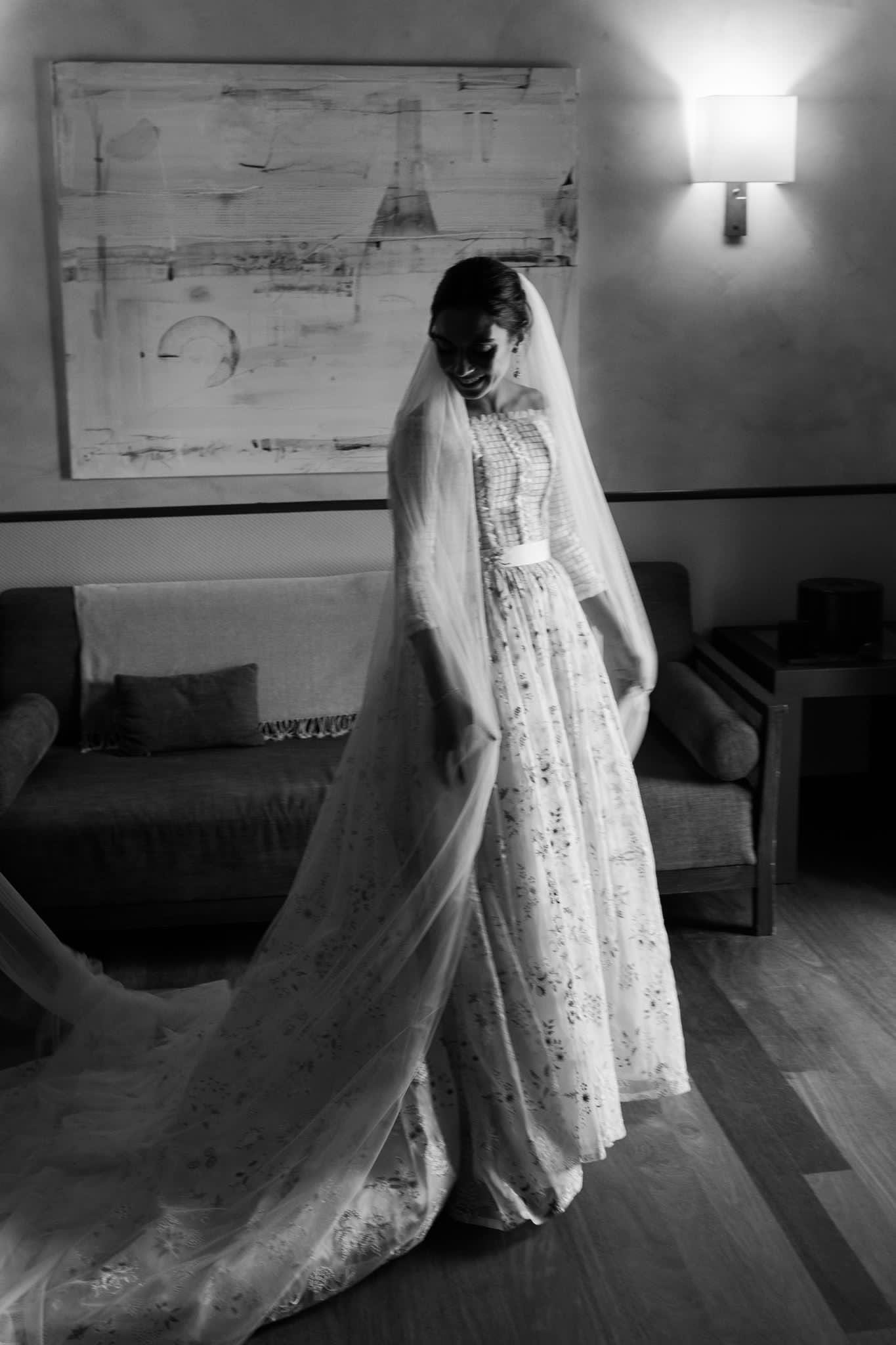 Elena y su vestido de novia de Juana Rique